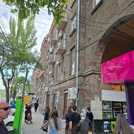 Прекрасная 4-Ех Комнатная Квартира В Самом Центре Jerevan Eksteriør billede